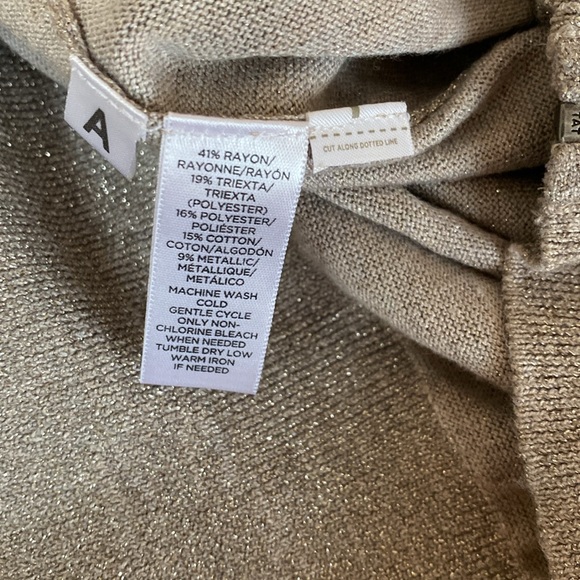 Loft Gray Sweater. Medium - Picture 9 of 12